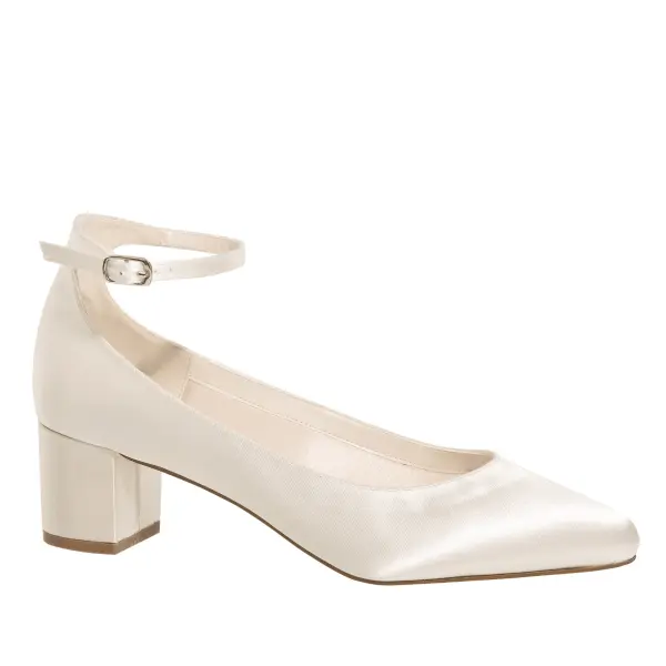 Bequeme Brautschuhe Kamilla von Rainbow Club in Ivory aus Satin
