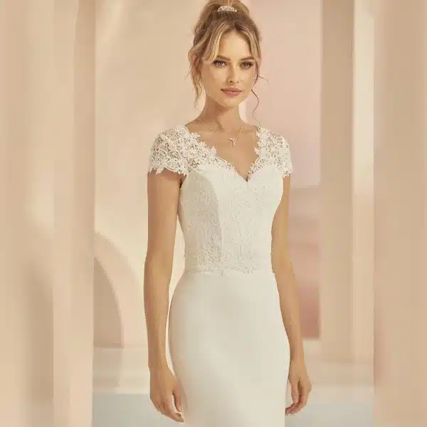 Bolero aus Spitze Avalia E347