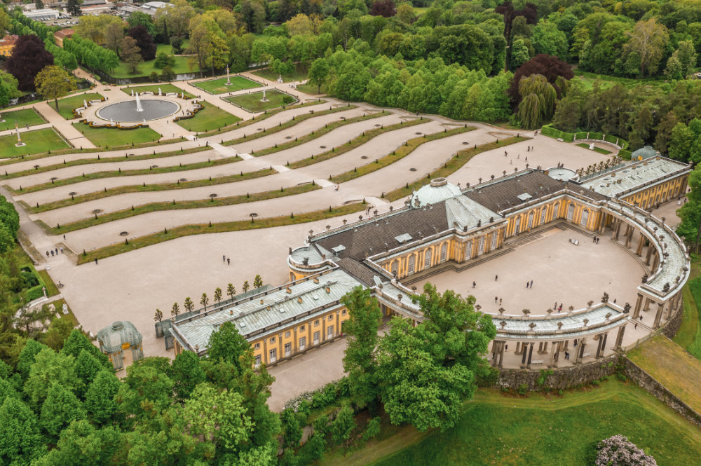 Luftaufnahme des Schlosses Sanssouci in Potsdam