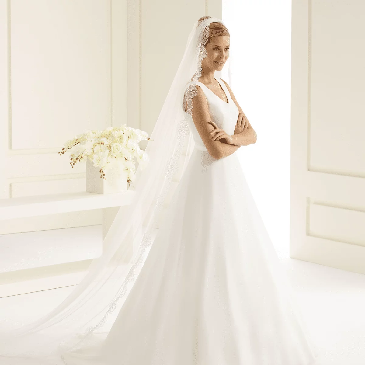 Schleier mit Spitzenkante Avalia S218