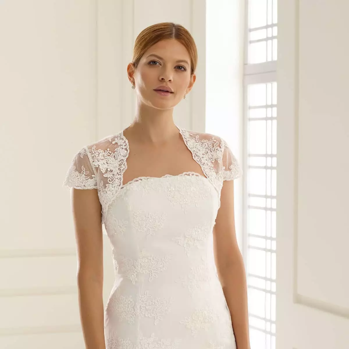 Bolero aus Spitze Avalia S126