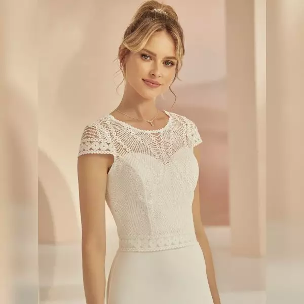 Bolero aus Spitze Avalia E355